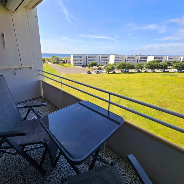 Wohnzimmer mit gemütlicher Sitzecke in Ferienwohnung am Südstrand Fehmarn
