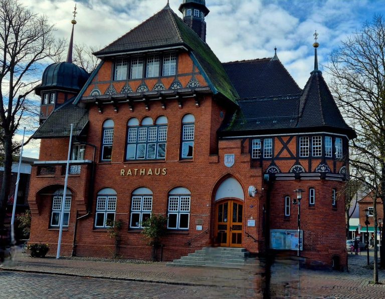 Historisches Rathaus in Burg auf Fehmarn mit Ferienwohnungen in zentraler Lage nahe Altstadt und Einkaufsmöglichkeiten