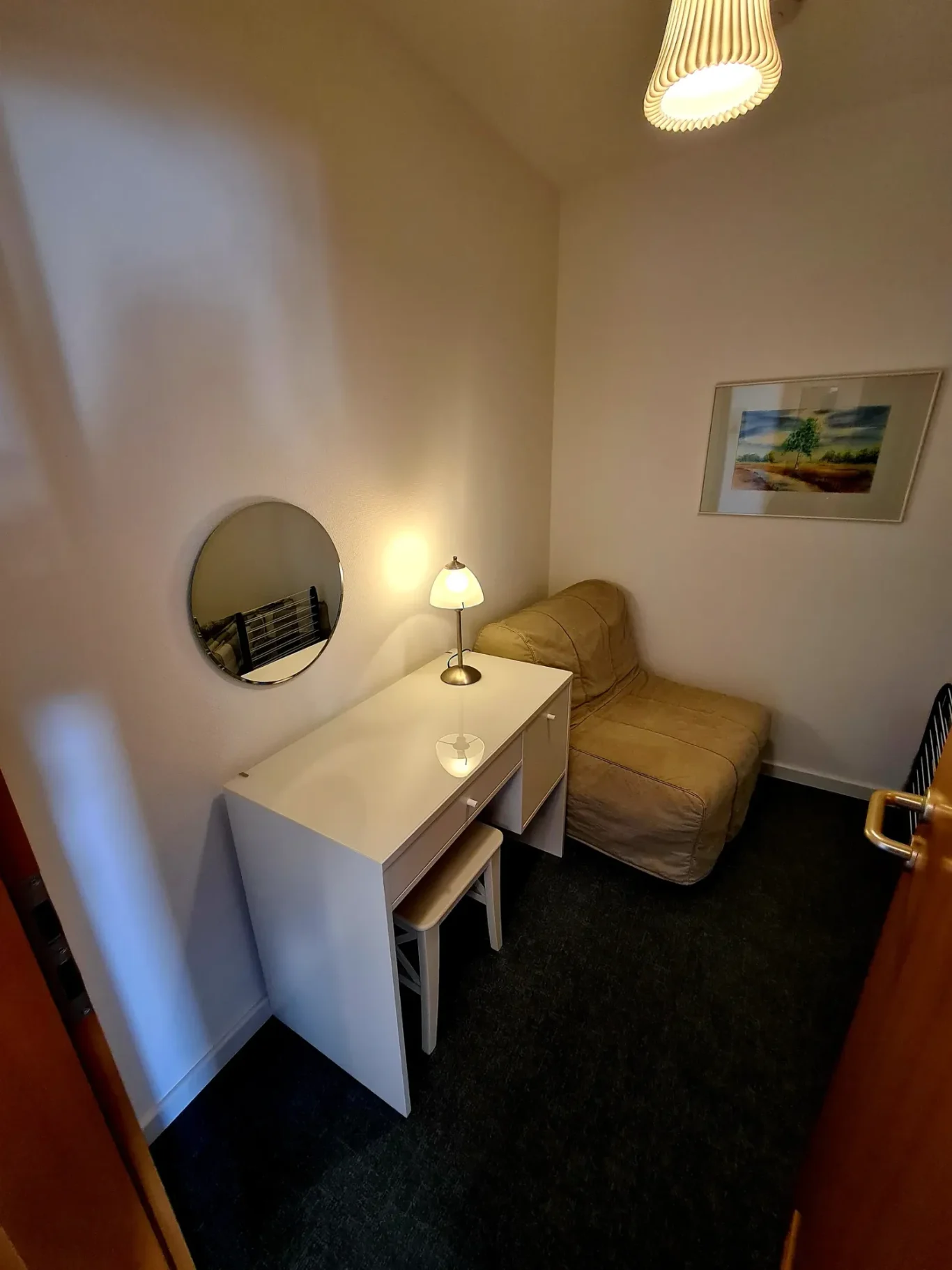 sep. Schlafzimmer Schlafbereich mit Schlafsessel in Ferienwohnung auf Fehmarn