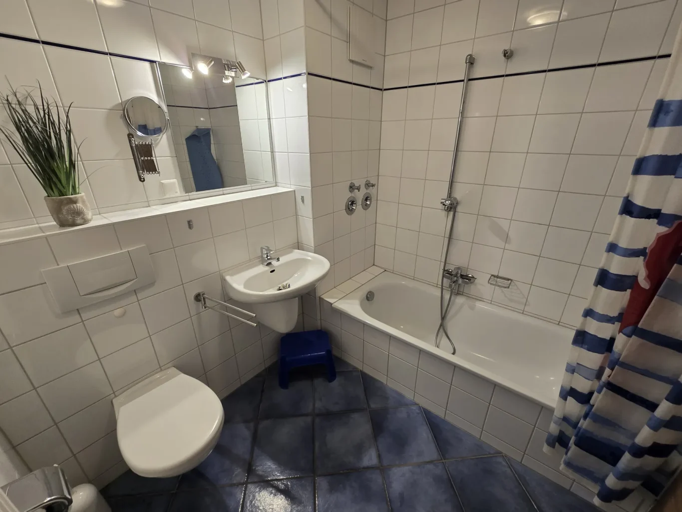 Badezimmer Badezimmer mit Badewanne in Ferienwohnung auf Fehmarn