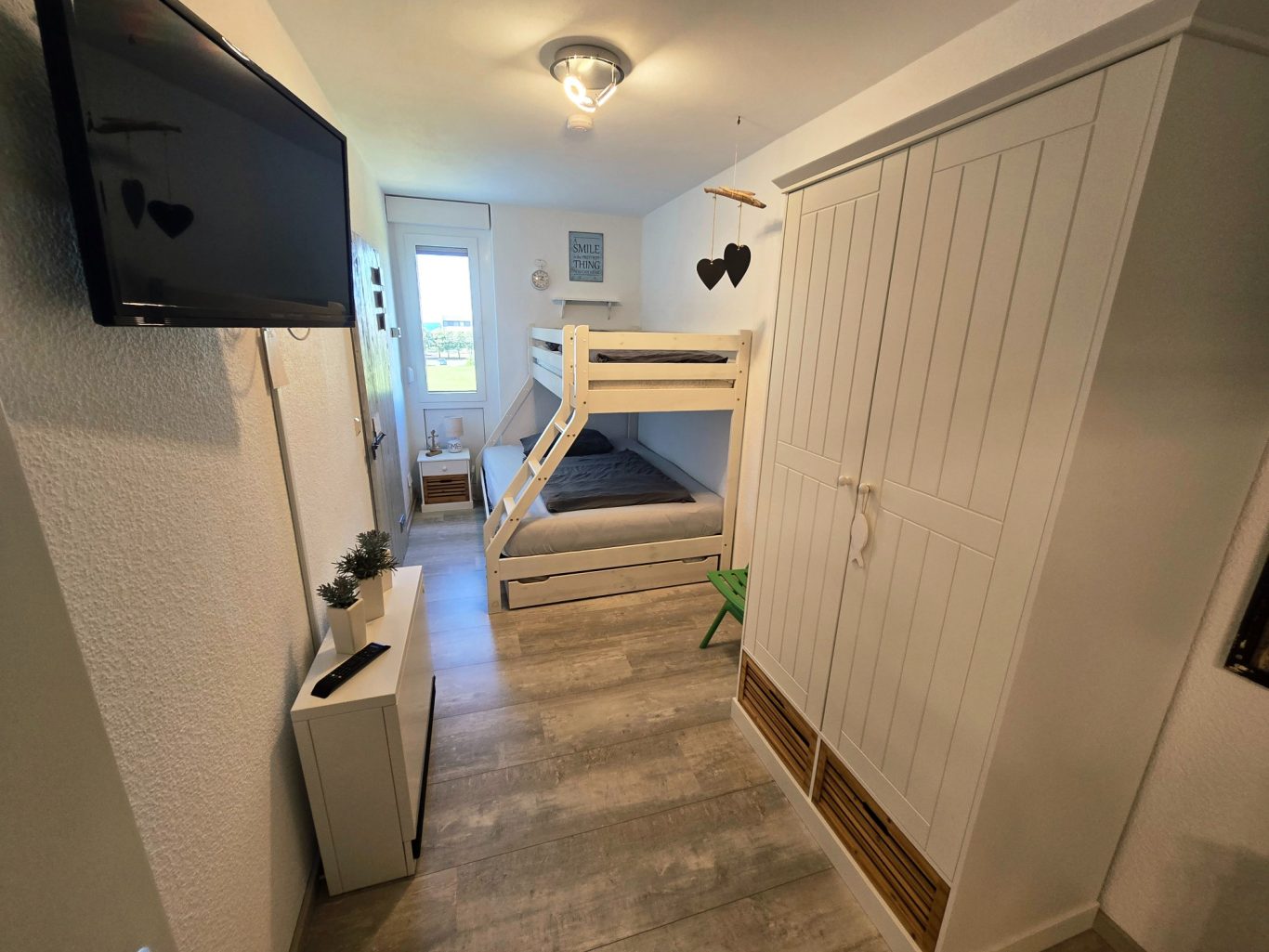 sep. Schlafzimmer Separates Schlafzimmer mit Etagenbett für Kinder oder zusätzliche Gäste