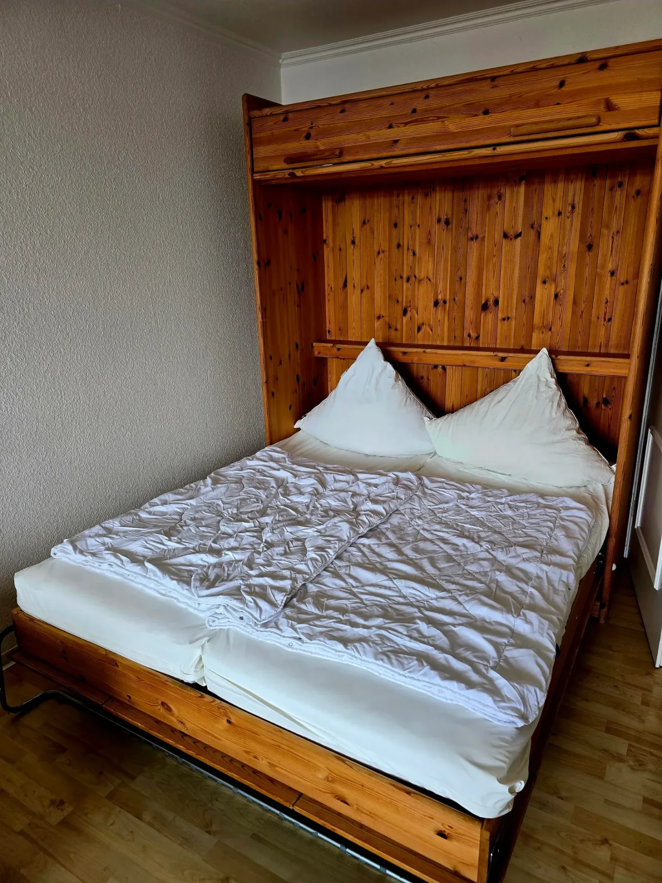Wohn-/Schlafzimmer Schrankbett in Ferienwohnung auf Fehmarn