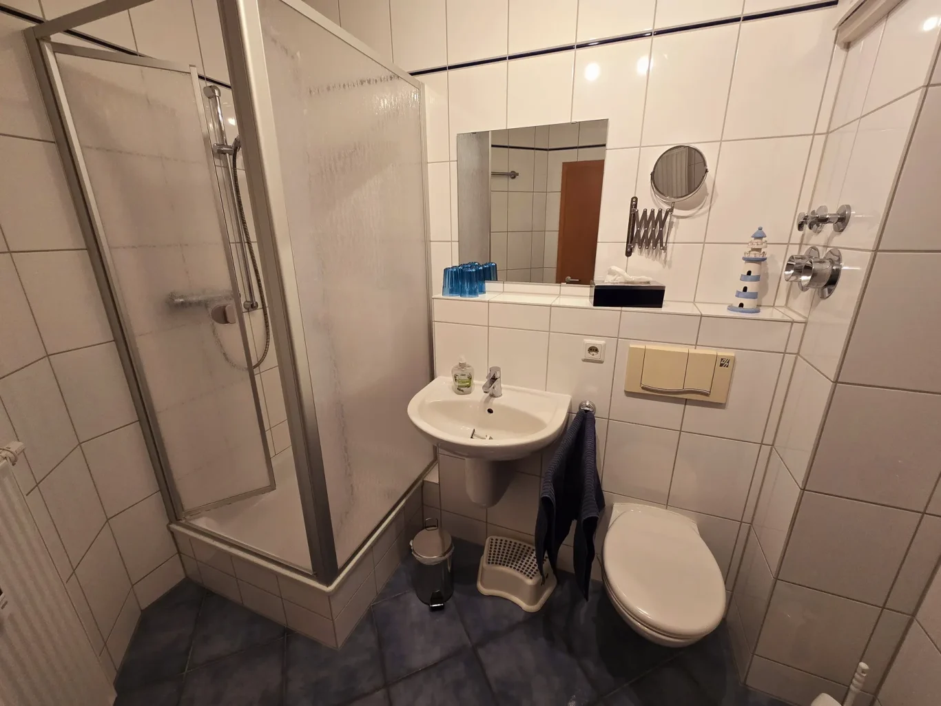 Badezimmer Badezimmer mit Dusche in Ferienwohnung auf Fehmarn