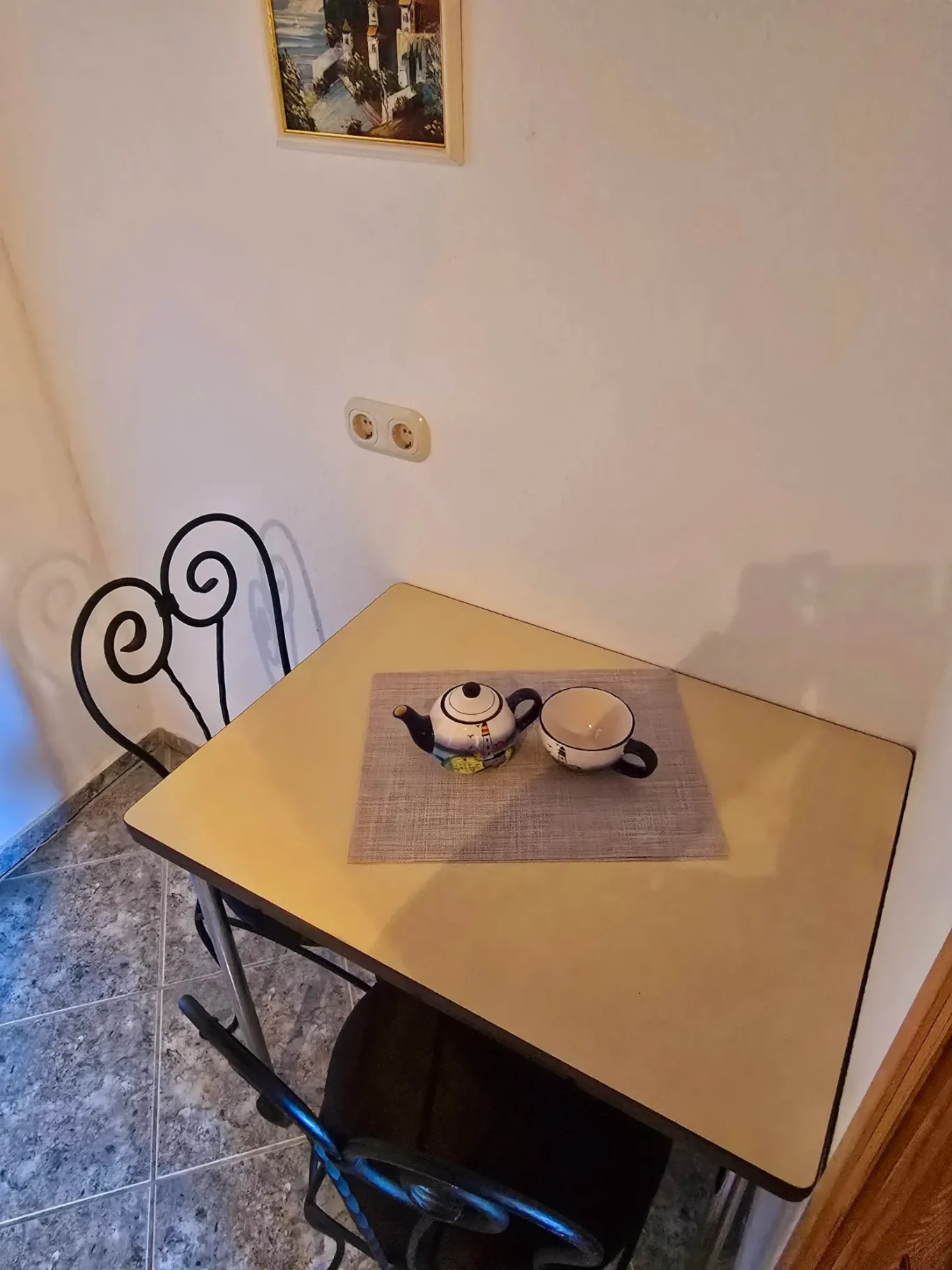 Küche Essbereich Essbereich mit Tisch in Ferienwohnung auf Fehmarn