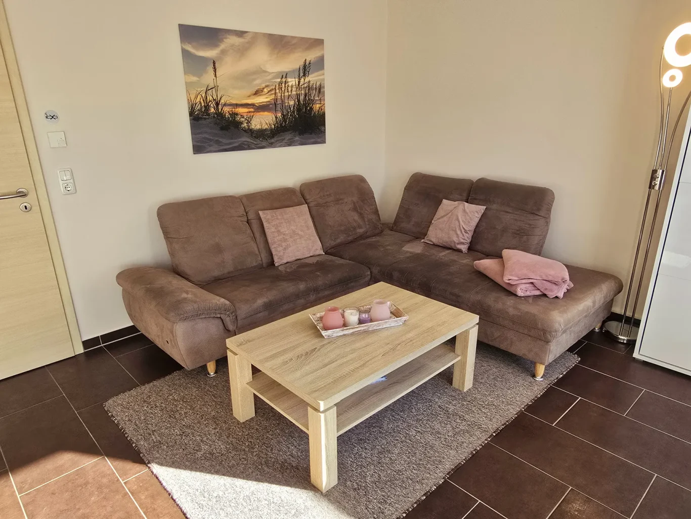 Wohnzimmer Wohnzimmer mit Sofa in Ferienwohnung auf Fehmarn