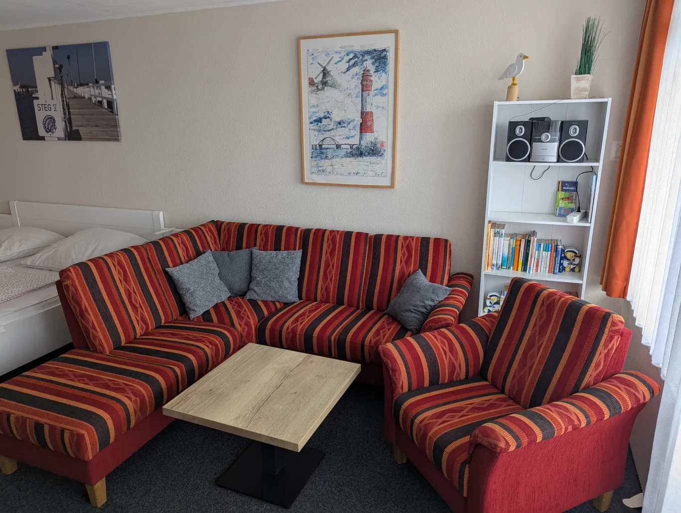 Wohn-/Schlafzimmer Sitzecke in Ferienwohnung auf Fehmarn