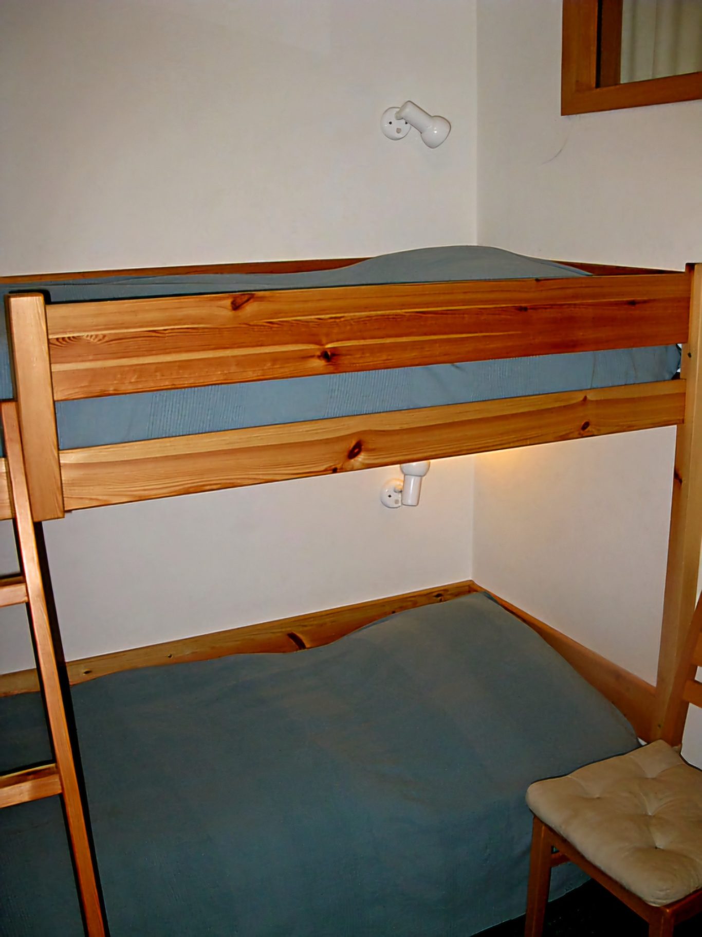 sep. Schlafzimmer mit Etagenbett