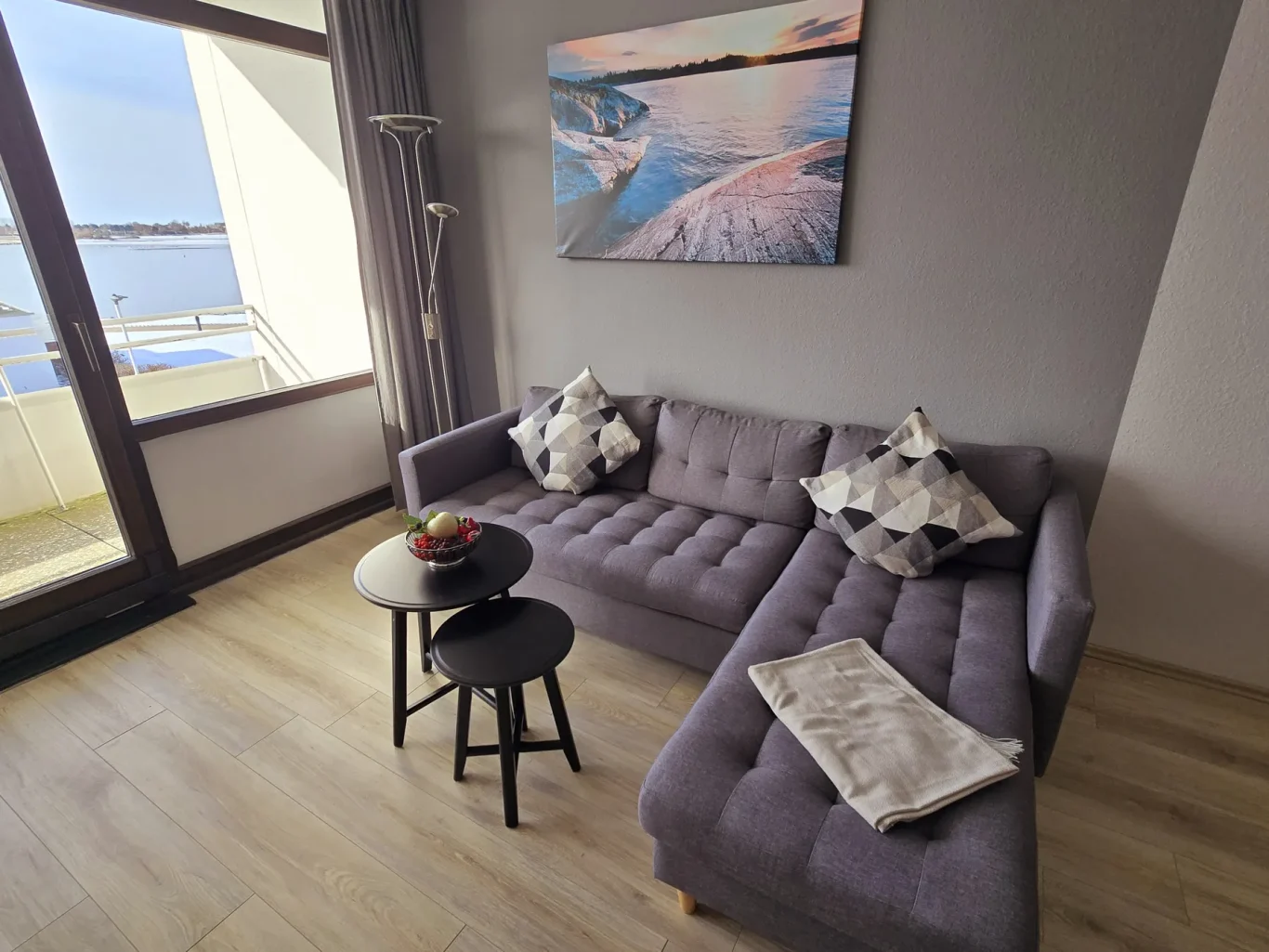 Wohn-/Schlafzimmer Wohnzimmer mit Sofa in Ferienwohnung am Südstrand Fehmarn