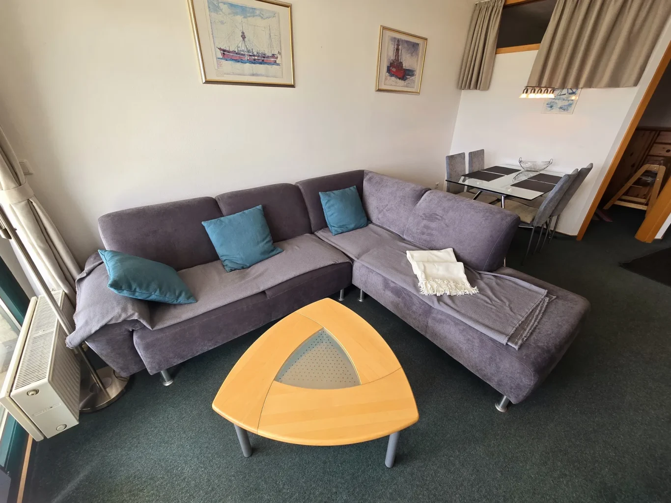 Wohnzimmer Wohnzimmer mit Ecksofa in Ferienwohnung am Südstrand Fehmarn