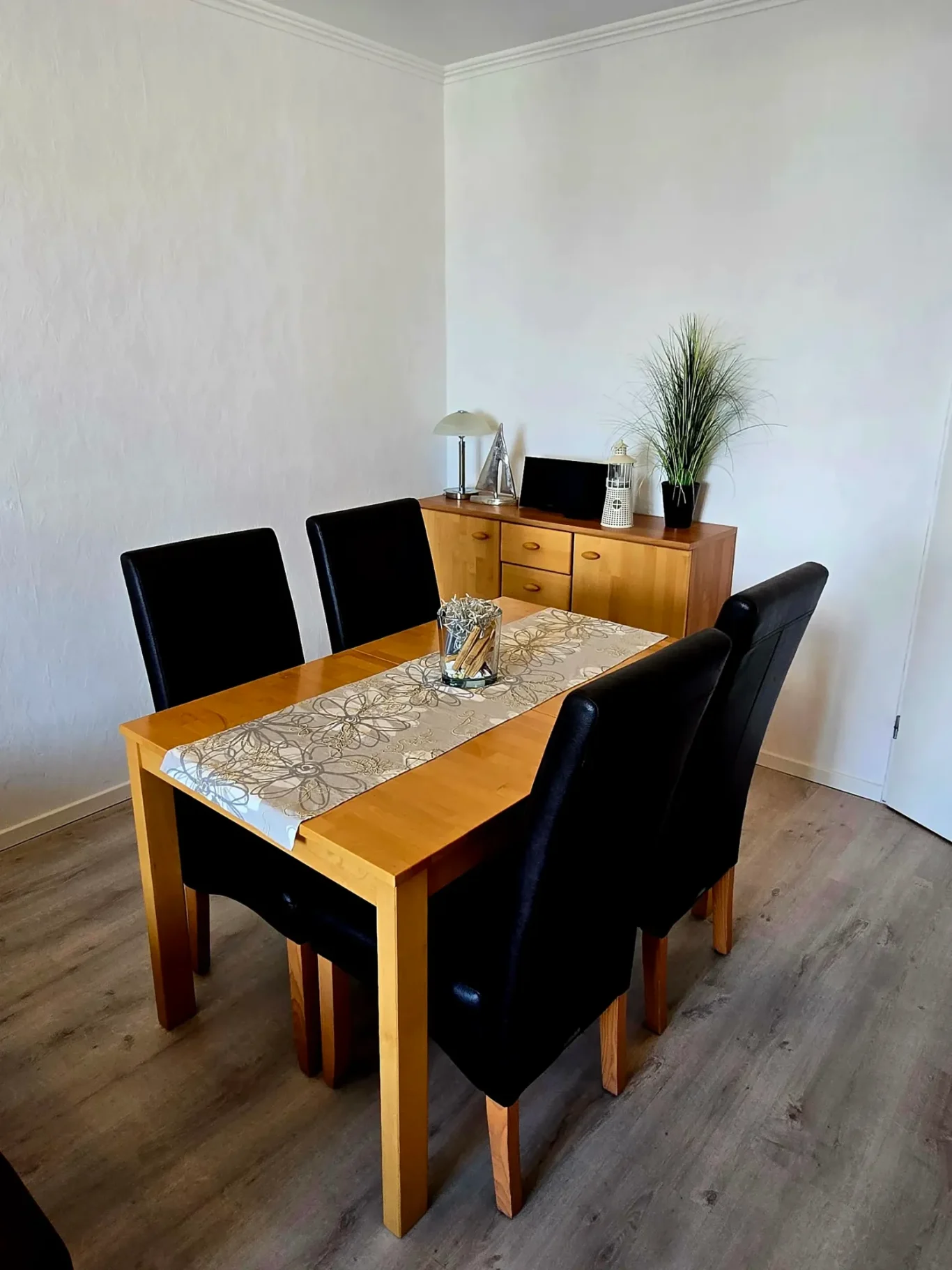 Wohnzimmer Essbereich in Ferienwohnung am Südstrand Fehmarn