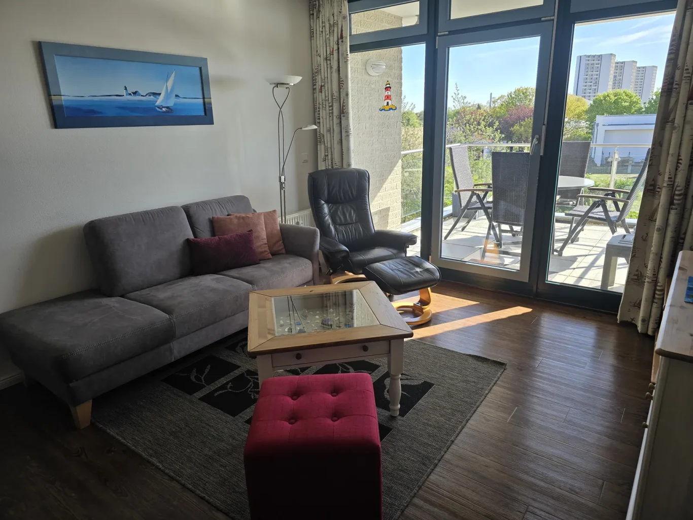 Wohnzimmer Wohnzimmer mit Sofa in Ferienwohnung am Südstrand Fehmarn