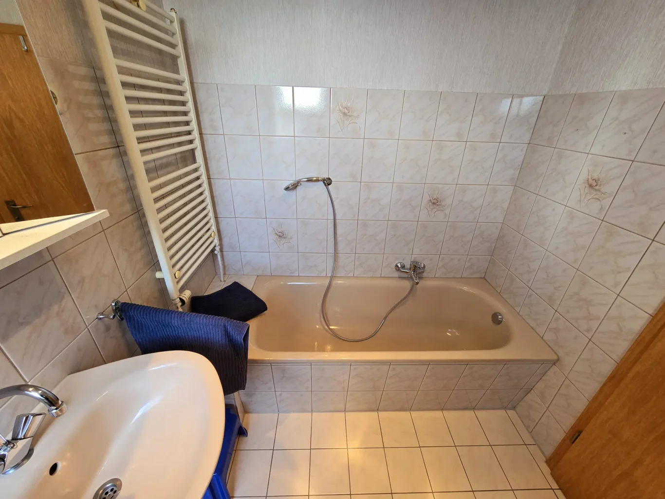 Badezimmer Badewanne im Badezimmer auf Fehmarn