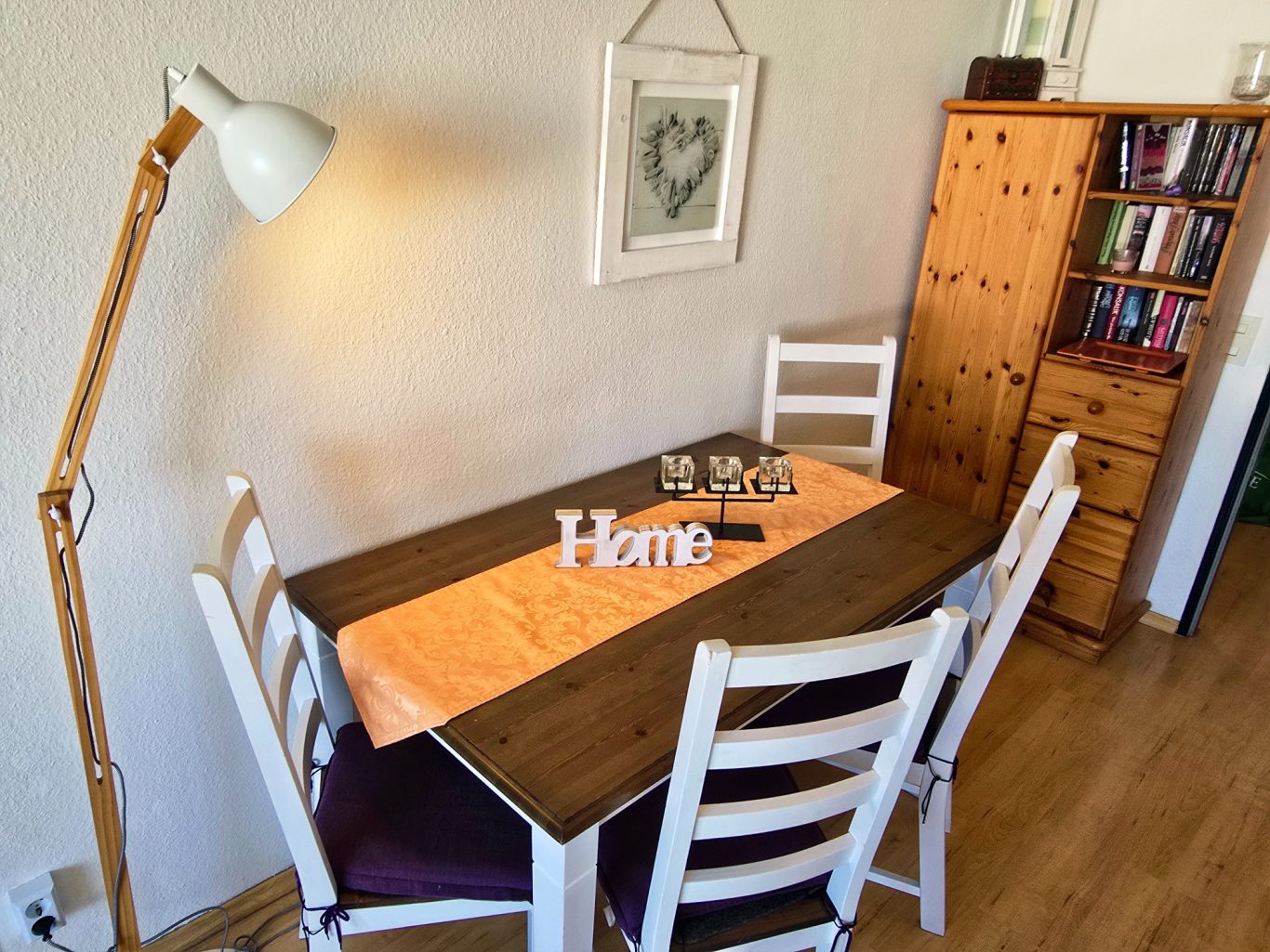 Wohn-/Schlafzimmer Essbereich in Ferienwohnung auf Fehmarn