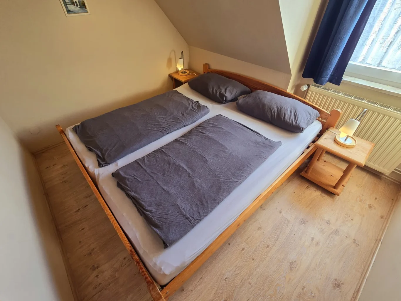 sep. Schlafzimmer Schlafzimmer mit Doppelbett in Ferienwohnung auf Fehmarn