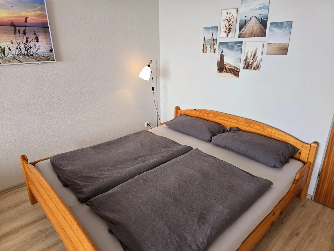 Wohn-/Schlafzimmer Wohn-/Schlafzimmer mit Doppelbett in Ferienwohnung auf Fehmarn