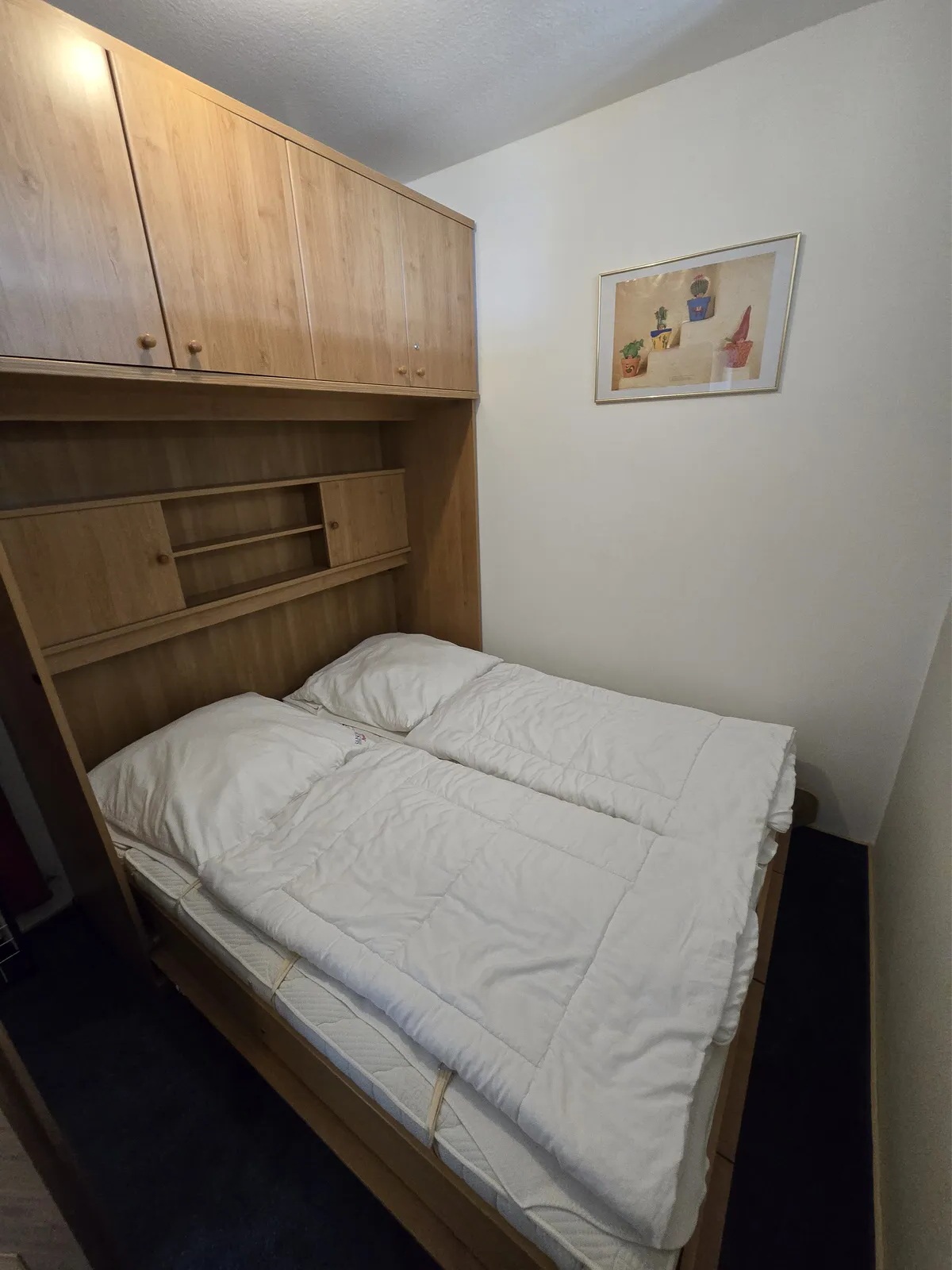 sep. Schlafzimmer Schlafnische mit Schrankbett in Ferienwohnung auf Fehmarn