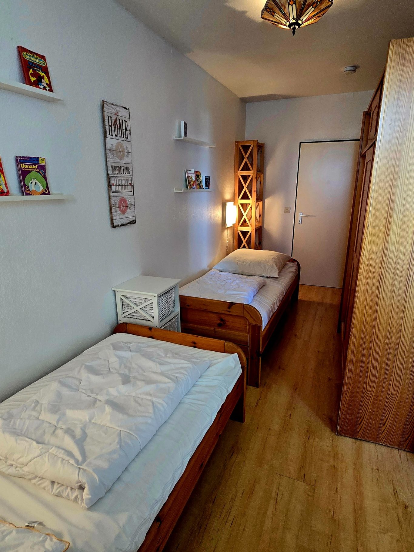 sep. Schlafzimmer mit Einzelbetten