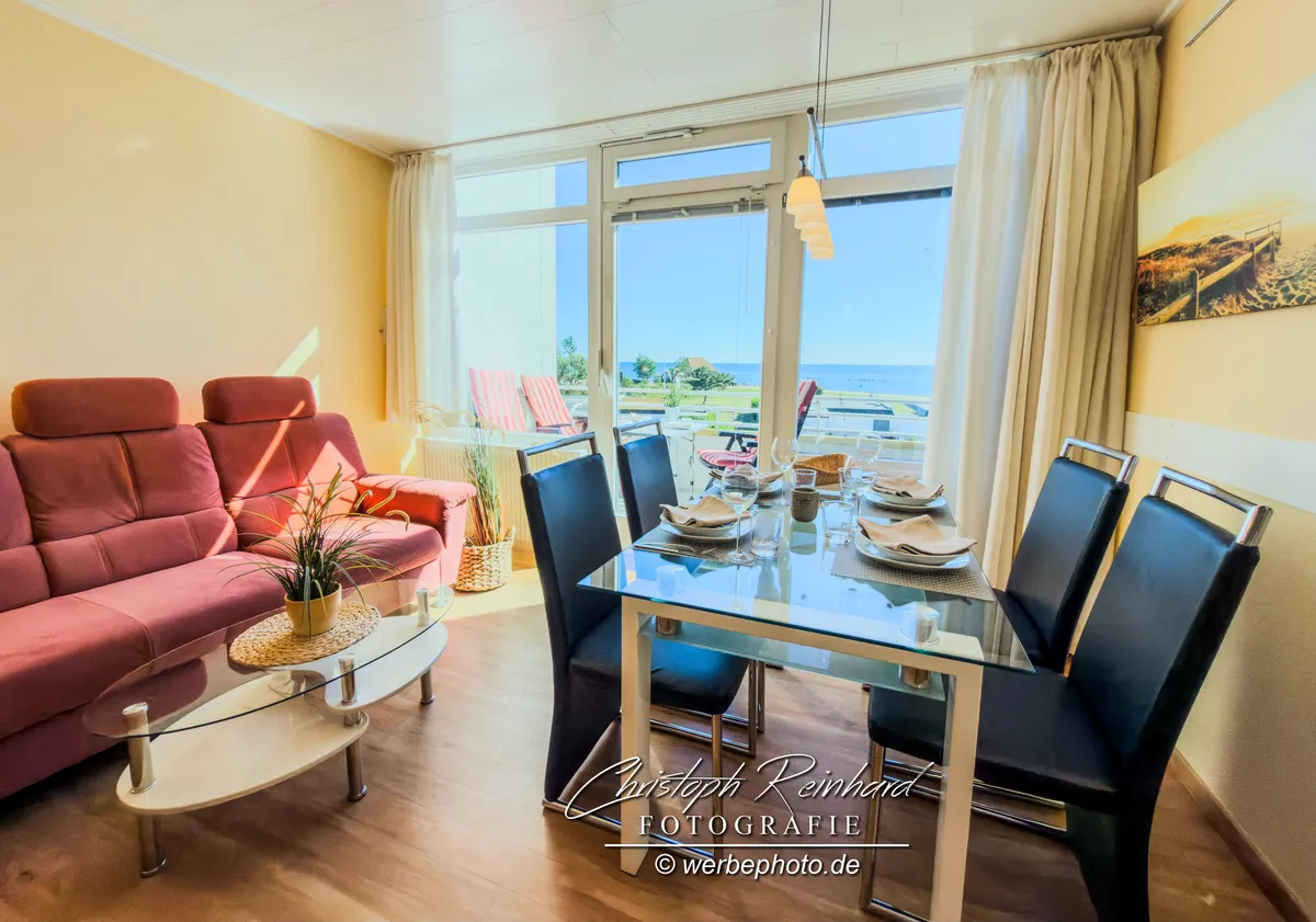 Gemütlicher Essbereich Gemütlicher Essbereich am Fenster mit Blick Richtung Ostsee