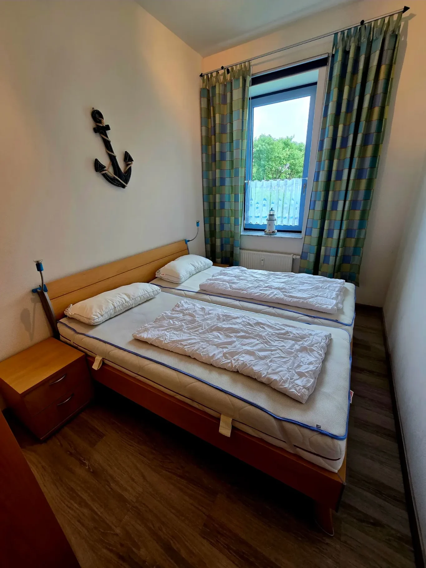 Schlafzimmer mit Doppelbett auf Fehmarn