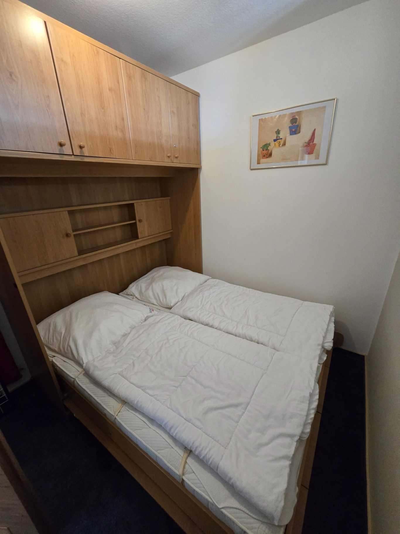 sep. Schlafzimmer mit Schrankbett