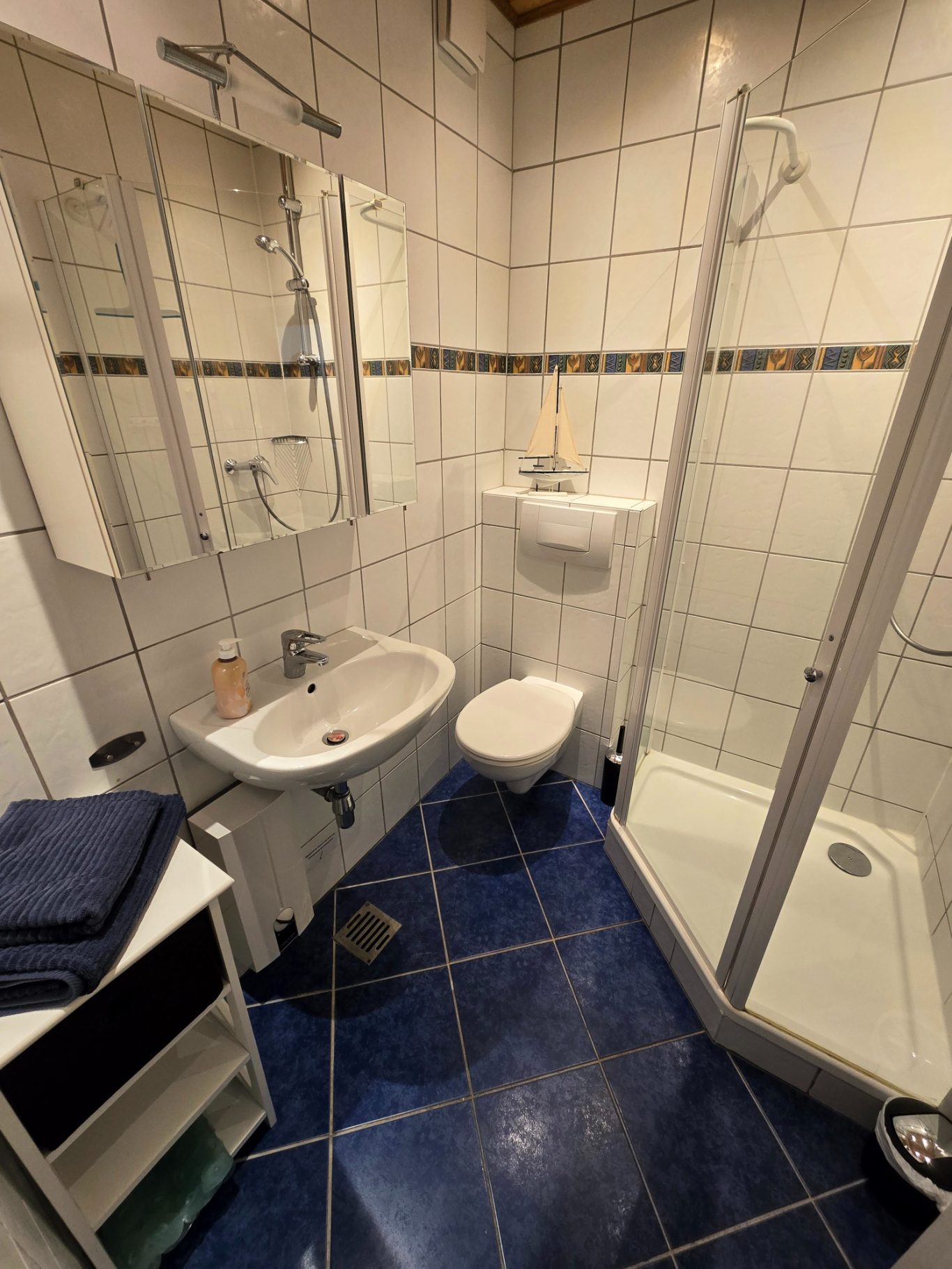 Badezimmer Badezimmer mit Dusche in Ferienwohnung auf Fehmarn