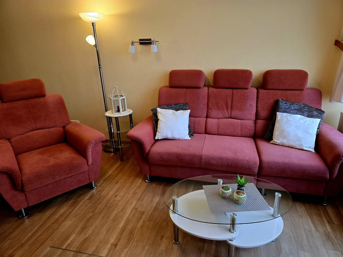 Wohn-/Schlafzimmer Wohnzimmer mit Sofa in Ferienwohnung am Südstrand Fehmarn