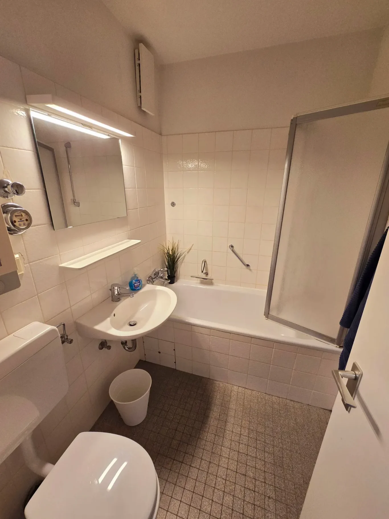 Badezimmer Badezimmer mit Badewanne in Ferienwohnung auf Fehmarn