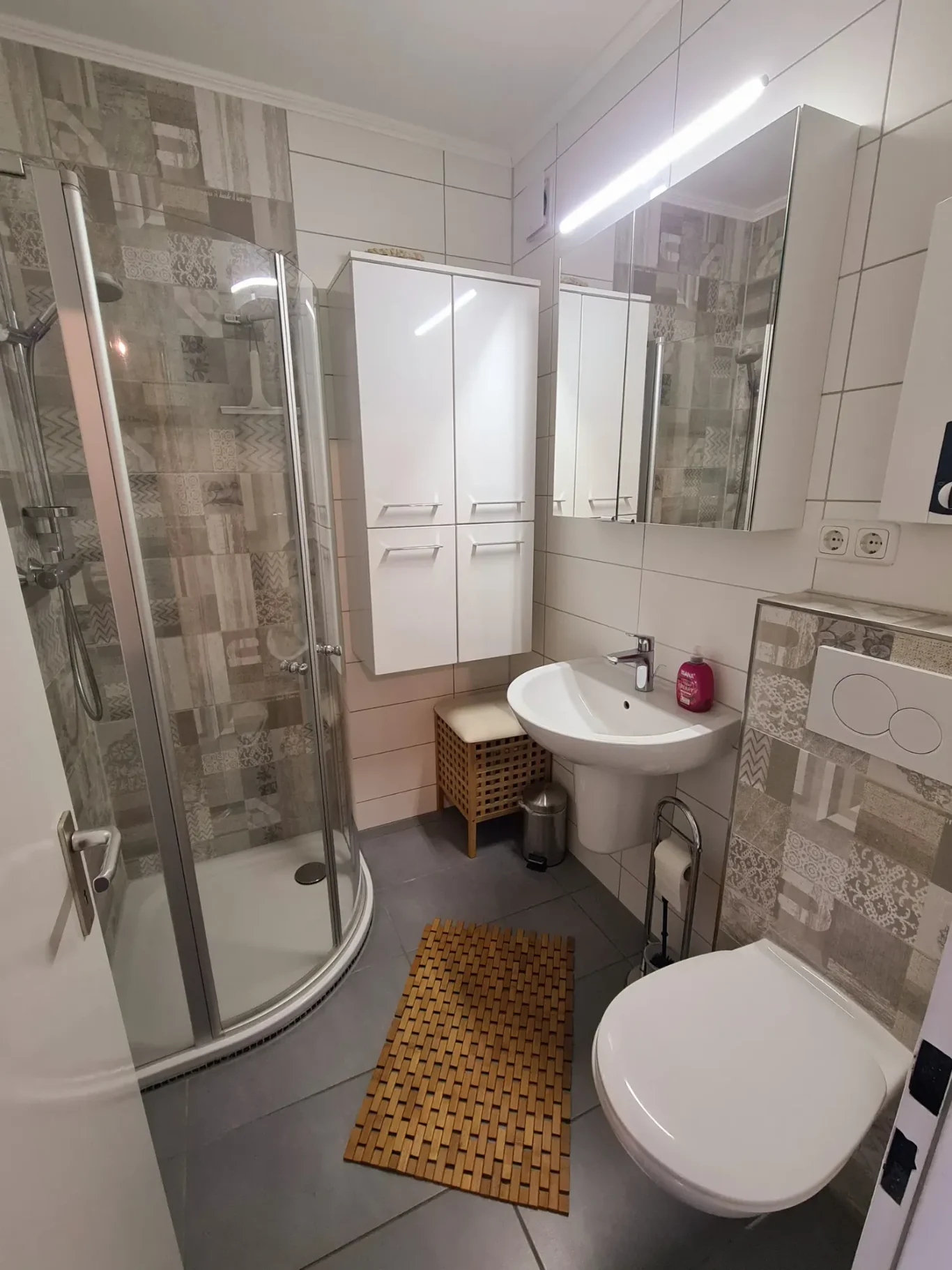 Badezimmer Badezimmer mit Dusche in Ferienwohnung auf Fehmarn